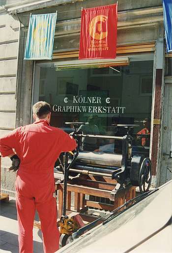 Kölner Graphikwerkstatt 1996 - der erste Versuch des Outdoordruckens - Fotografie © Jutta Vollmer 2020