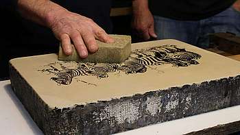Die Entstehung einer Lithografie im Steindruck