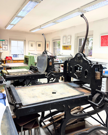 Lithography press in the studio, Hadass Gilboa